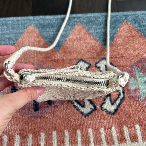 Handcrafted Cream Crochet Crossbody Bag - Picture 3 of 4